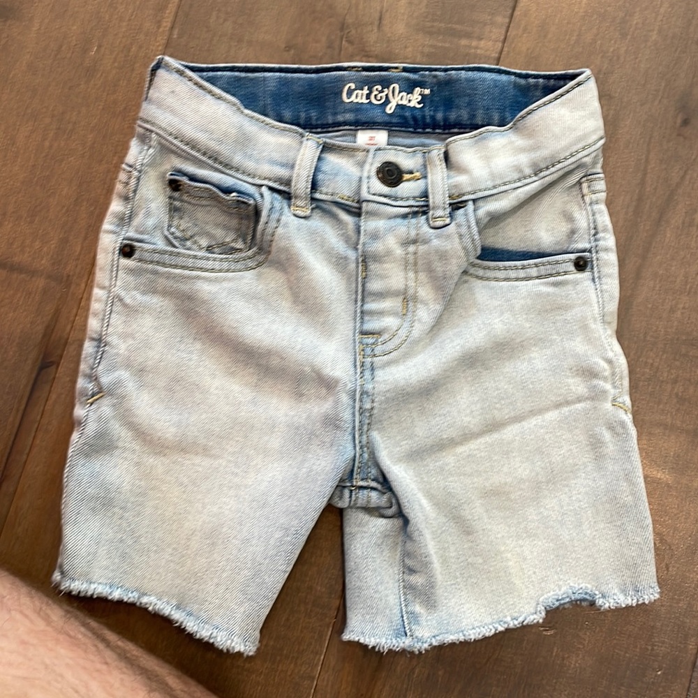Boys Jean shorts size 3T